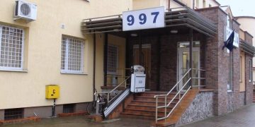 Czujność mieszkanki miasta i wsparcie policjantów pomogły 87-latkowi wrócić do domu