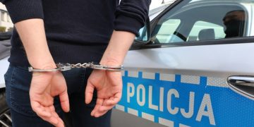 Był poszukiwany w sprawie kradzieży i miał przy sobie narkotyki