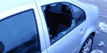 Wybił szyby w zaparkowanym samochodzie – był poszukiwany