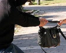 18-latek wyrwał kobiecie torebkę. Został aresztowany