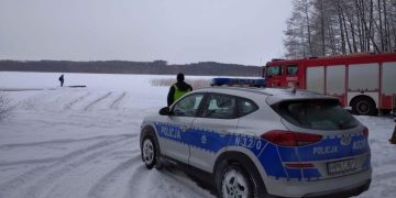 Służby ratowały 30-latkowi życie i zdrowie, a on był agresywny i wulgarny