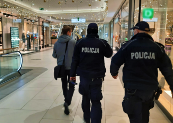 Przyjechali z Kętrzyna do Ełku, żeby ukraść odzież ze swojego ulubionego sklepu. 4 osoby zostały zatrzymane