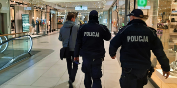 Przyjechali z Kętrzyna do Ełku, żeby ukraść odzież ze swojego ulubionego sklepu. 4 osoby zostały zatrzymane