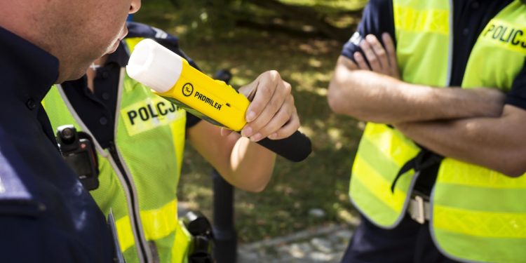 Zatrzymany kierowca, który miał 3,5 promila alkoholu i rowerzysta z 3 promilami alkoholu