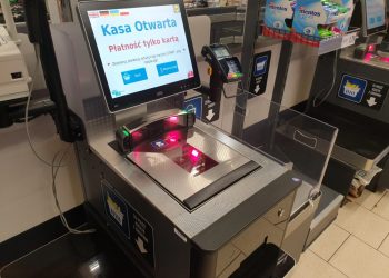 Oszukiwała przy kasie samoobsługowej płacąc taniej za owoce