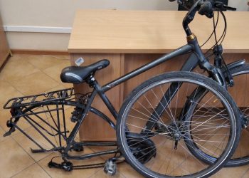 Ukradł rower i prysnął gazem w twarz mężczyźnie, który próbował go odzyskać – został zatrzymany i usłyszał zarzuty