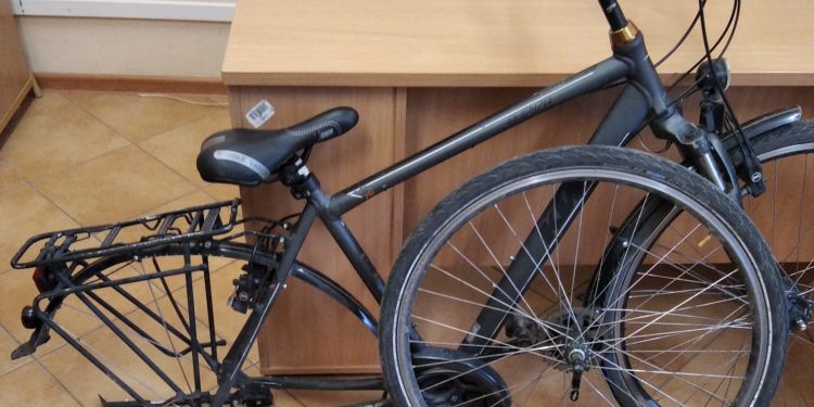 Ukradł rower i prysnął gazem w twarz mężczyźnie, który próbował go odzyskać – został zatrzymany i usłyszał zarzuty