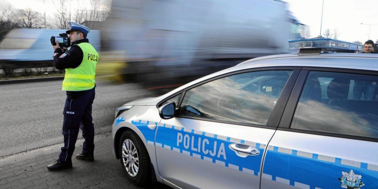 Policjanci zakończyli jazdę motocyklisty przez Ełk