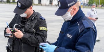 Kolejne interwencje związane z nieużywaniem maseczek. W 1 dzień policjanci ujawnili 60 osób