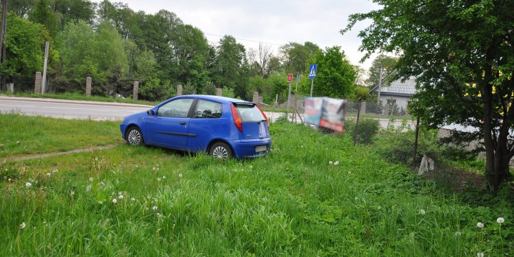 W drodze do lekarza, dostrzegł skradziony samochód