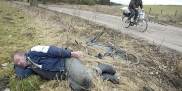 Nietrzeźwy rowerzysta przewrócił się do rowu