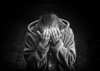 Pobił swoją 85-letnią babcię, bo nie chciała mu dać pieniędzy