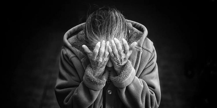 Pobił swoją 85-letnią babcię, bo nie chciała mu dać pieniędzy