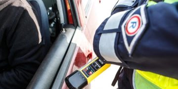 Nietrzeźwy jechał samochodem mimo sądowego zakazu