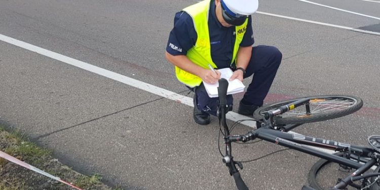 Policjanci apelują o ostrożność i czujność na drodze – kolejne zdarzenie z udziałem rowerzysty w Ełku
