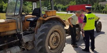 Pijany i bez uprawnień jechał ciągnikiem niedopuszczonym do ruchu