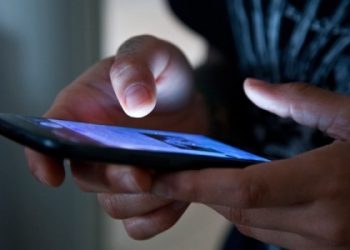 Siłą zabrał dziecku telefon z ręki i uciekł.