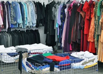 Podmieniała metki, żeby zapłacić mniej za bluzki