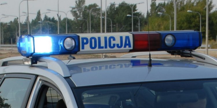 Policjanci pomogli krwawiącemu mężczyźnie dotrzeć do szpitala