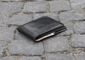 Kilkukrotnie płacił za swoje zakupy znalezioną kartą.