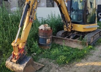 Policjanci z Ełku odzyskali ukradzioną w Niemczech koparkę