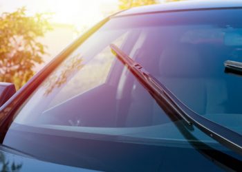 Przepisy dotyczące szyb samochodowych
