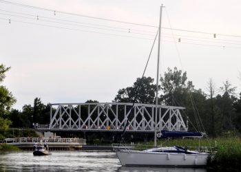 Zahaczyli masztem o linię wysokiego napięcia. Z pomocą ruszył im 14-latek, który niestety zginął