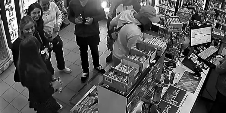 Pomóż ustalić tożsamość osób