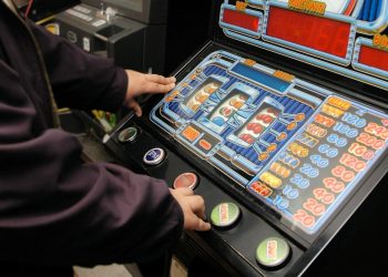 Dwaj nastolatkowie włamali się do automatów do gier zręcznościowych.