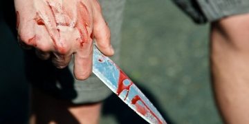 Okaleczył dwie osoby i próbował włamać się do sklepu.