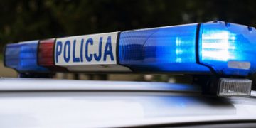 Kobieta wjechała w ogrodzenie.