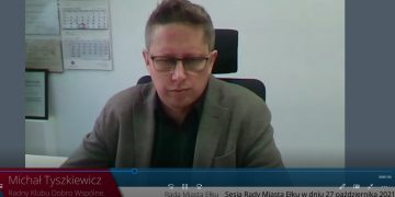 Guma balonowa, czyli radny na zdalnym