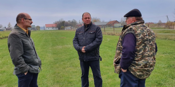 „Tu na razie jest ściernisko, ale będzie…” piękna świetlica wiejska, kanalizacja sanitarna oraz ciąg pieszo-rowerowy.