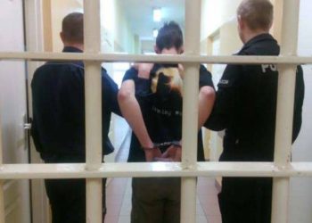 Włamali się do przyczepy kempingowej.