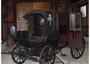 Ełk walczy z samochodami i … kupuje karetę :-)