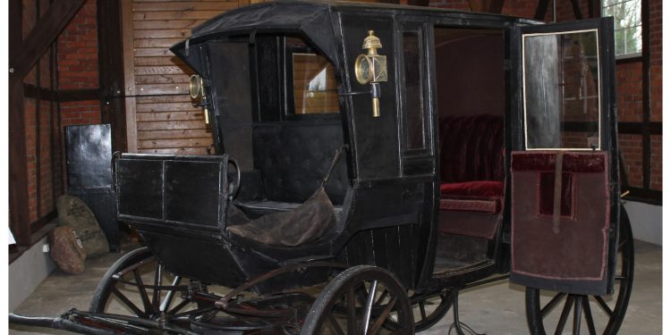 Ełk walczy z samochodami i … kupuje karetę :-)