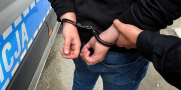 Wszedł do sklepu bez maseczki, wyszedł w kajdankach.