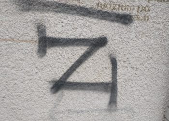 Dziwne znaki na miejskich murach. Policja uspokaja – to nie inwazja