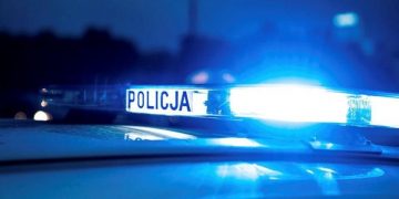 Był poszukiwany i miał narkotyki.