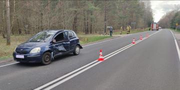 Wypadek motocykla i samochodu osobowego
