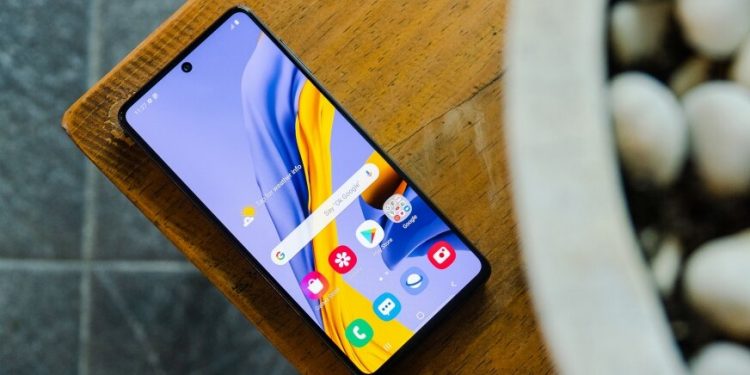 Ukradł telefon, bo usłyszał z niego ładną melodyjkę