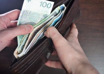 Uczciwy ełczanin zwrócił znaleziony portfel