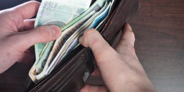 Uczciwy ełczanin zwrócił znaleziony portfel