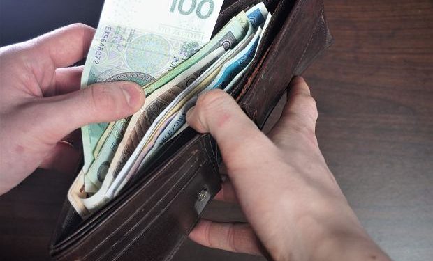 Uczciwy ełczanin zwrócił znaleziony portfel