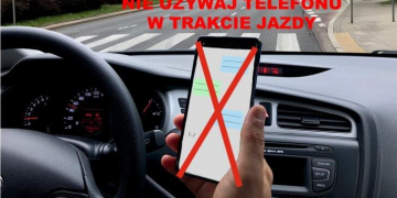 Korzystanie z telefonu podczas jazdy samochodem