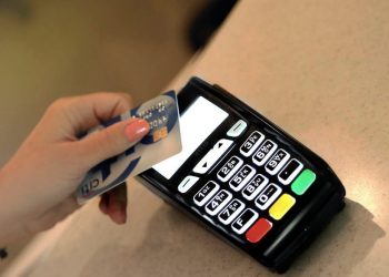 Płaciła nieswoją kartą za swoje zakupy