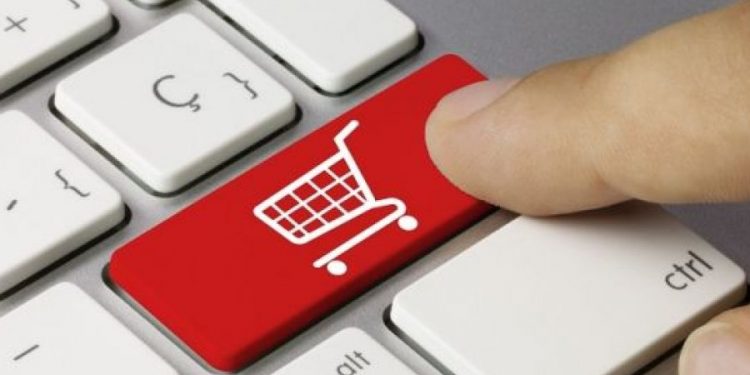 Sprzedawała sukienkę – straciła 4000 złotych