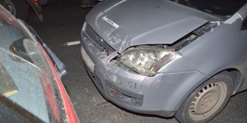 Podróż wesołym fordem. Butelki i puszki, promile i stłuczka