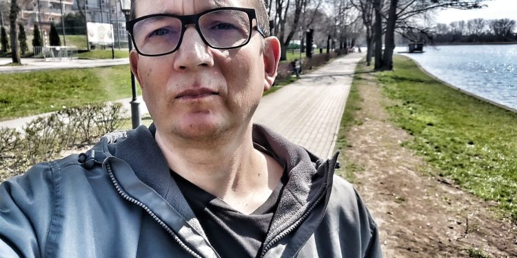 Uwolnijmy promenadę dla seniorów! – apel radnego Wesołowskiego