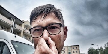 Deszcz niesie smród, czyli król jest nagi